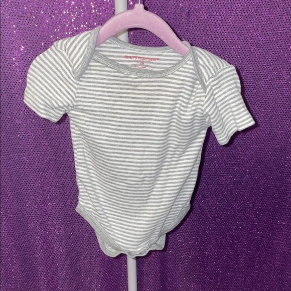 🆕💜Burt's Bees Baby Unisex Gray & White Striped Bodysuit | Organic Cotton 3-6M - Picture 1 of 8